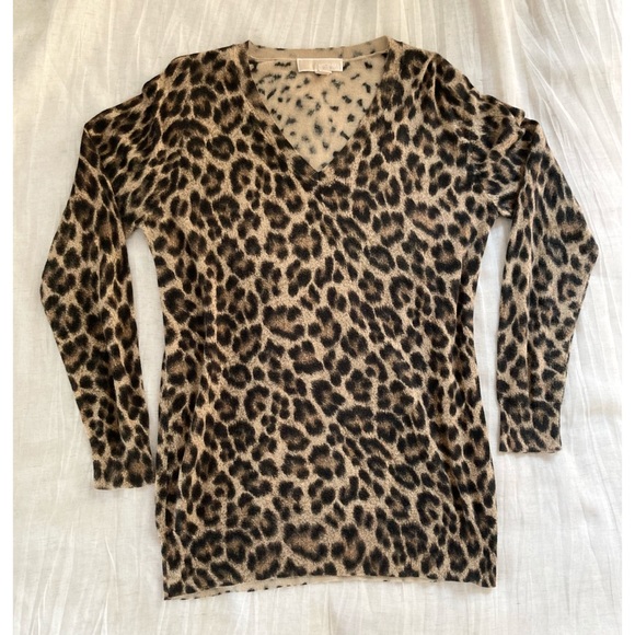 MICHAEL Michael Kors Tops - Michael Kors leopard print long sleeve V-neck top